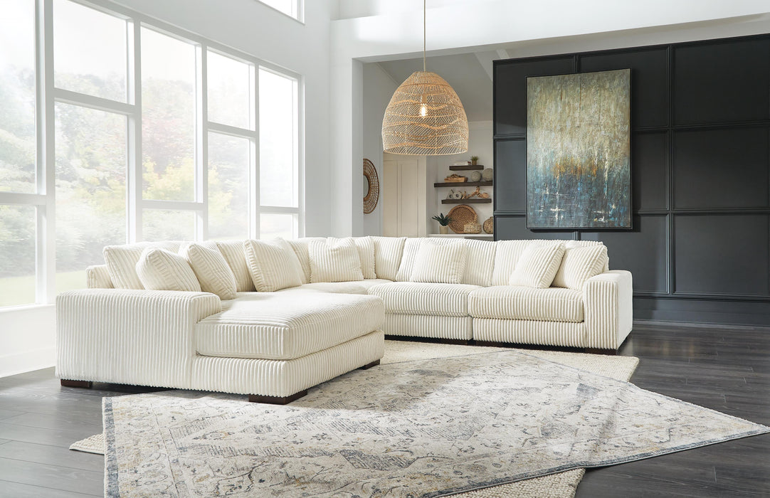 Lindyn Sectional with Chaise - Valley Furniture (Rohnert Park, CA)