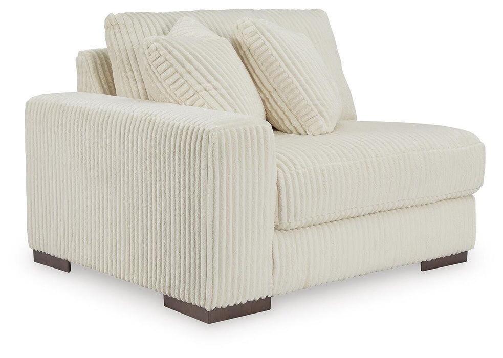 Lindyn Sectional with Chaise - Valley Furniture (Rohnert Park, CA)