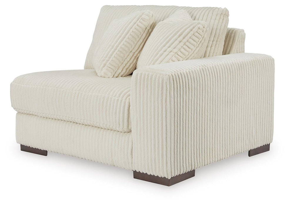 Lindyn Sectional with Chaise - Valley Furniture (Rohnert Park, CA)