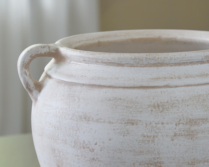 Meadie Vase - Valley Furniture (Rohnert Park, CA)