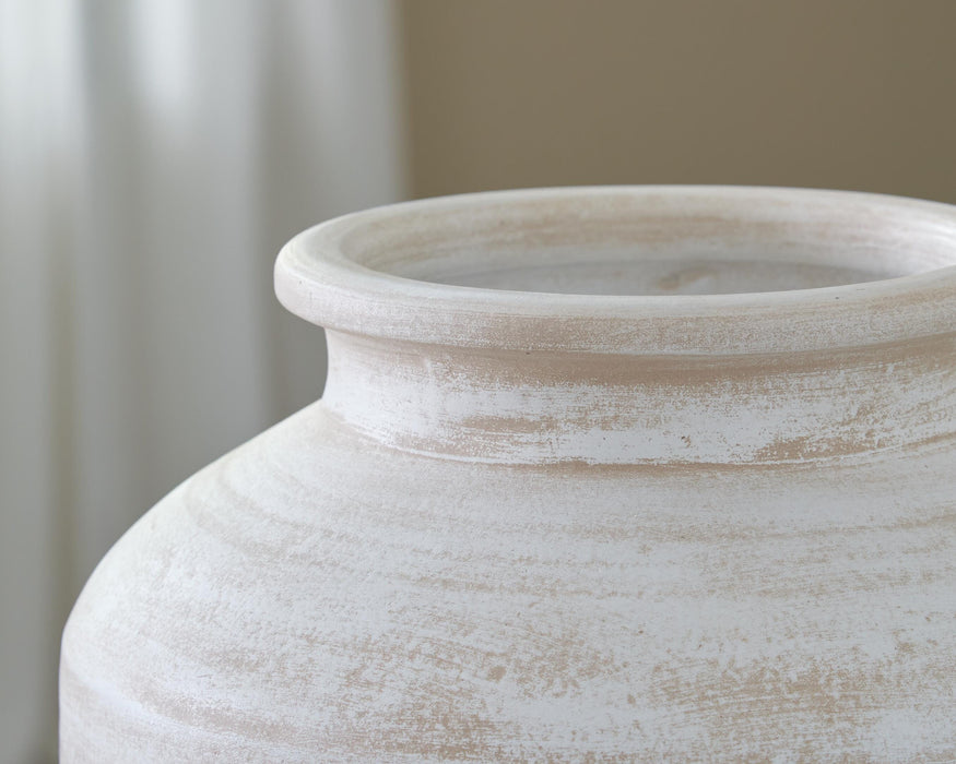 Meadie Vase - Valley Furniture (Rohnert Park, CA)