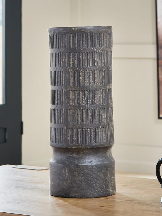 Beninworth Vase - Valley Furniture (Rohnert Park, CA)